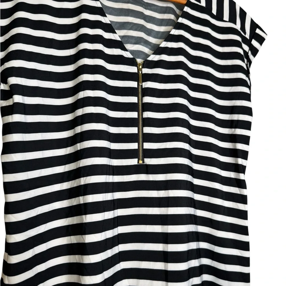 Express Black White Striped Blouse Women’s Large Top Zipper Detail - Picture 2 of 5